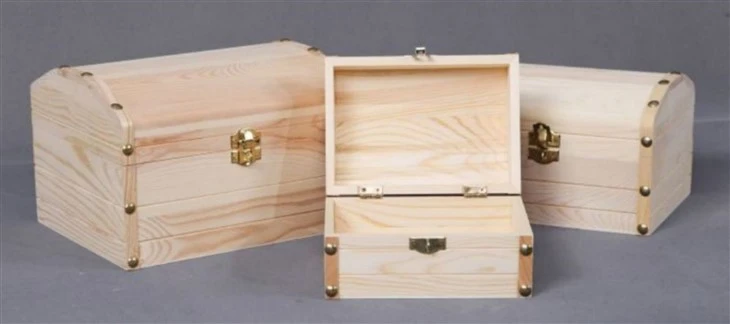 Conjunto de três porta-joias de madeira